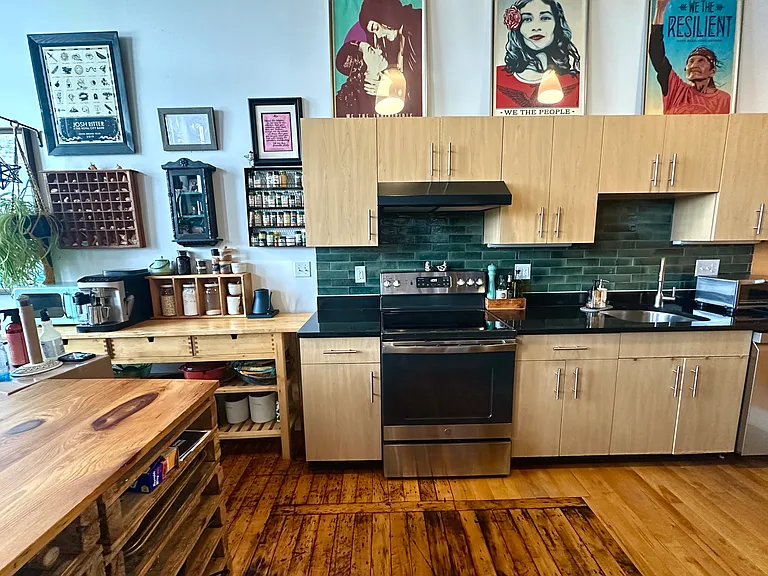 1 Westinghouse Plz #C324 — Photo 4