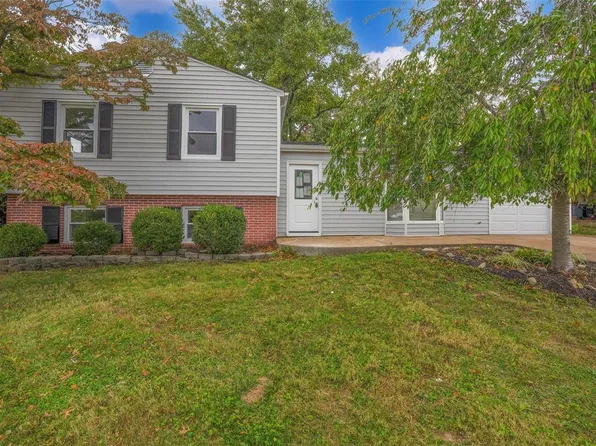 1206 Rivoli Dr, Ballwin, MO 63011