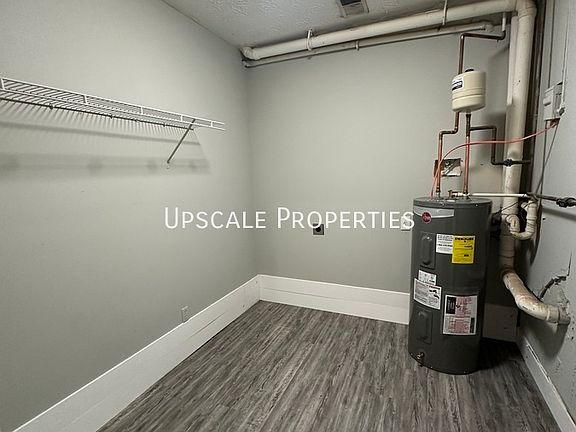 5th image of 233 Garnet Dr