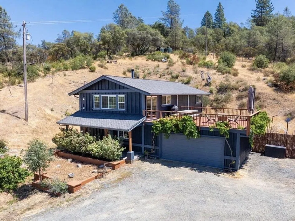12233 Hilltop Dr