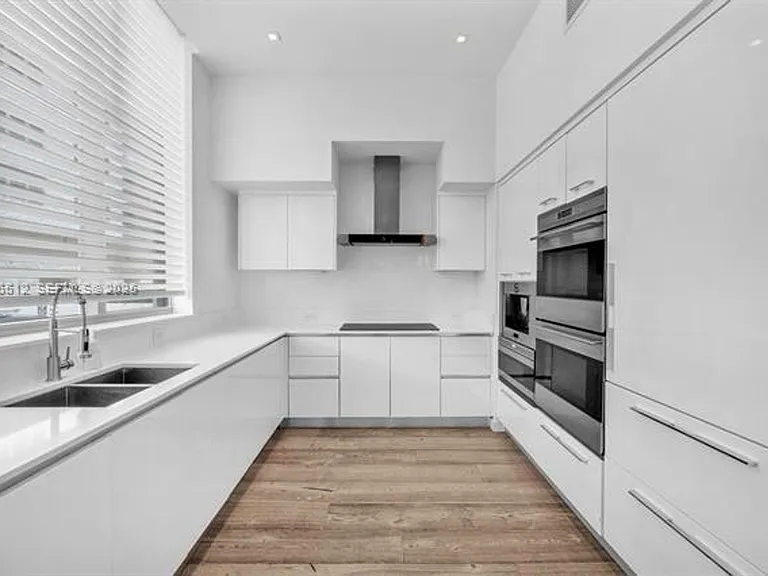 9501 Collins Ave #Townhouse 1 — Photo 22