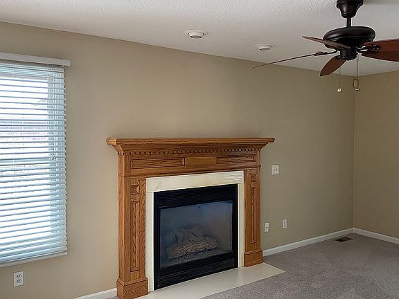4th image of 383 Bridgeview Dr