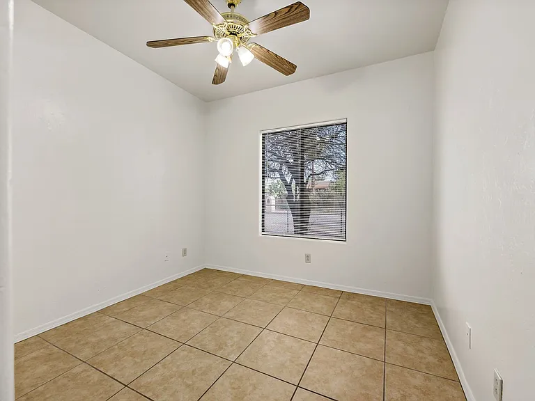 1317 N Howard Blvd — Photo 22