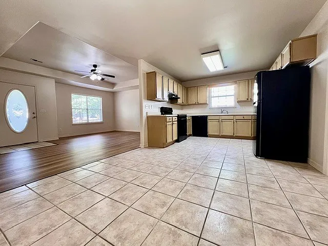 5641 W Fountain St — Photo 8