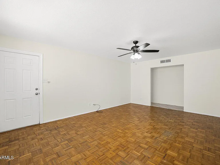 1137 E Bishop Dr — Photo 13