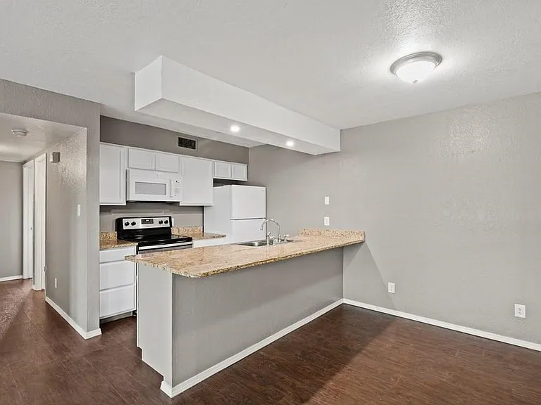 659 Redwood Ave #759-1 — Photo 2