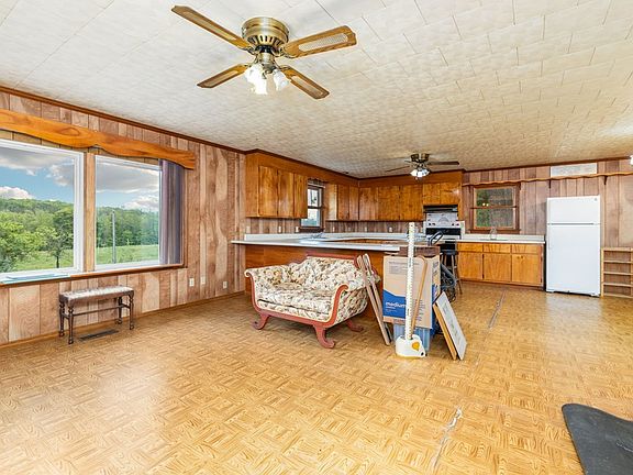 3rd image of 3537 Hardy Rd