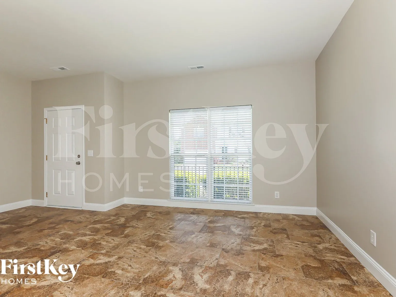4 bed, 2.5 bath, 2827 sqft, $2,780 — Photo 4