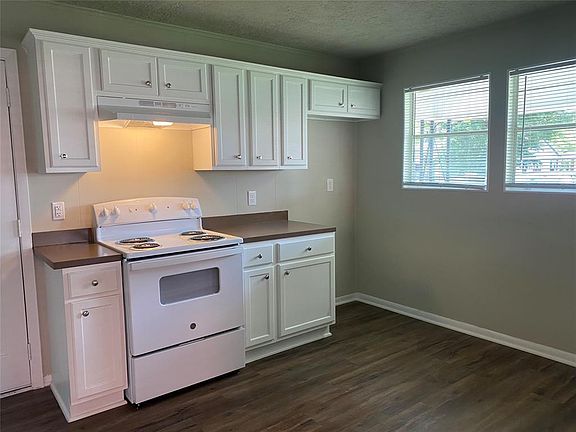 4th image of 290 Charlotte Dr