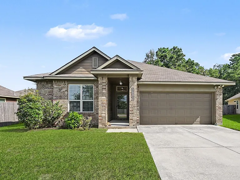 1061 Shadow Bend Ct — Photo 1
