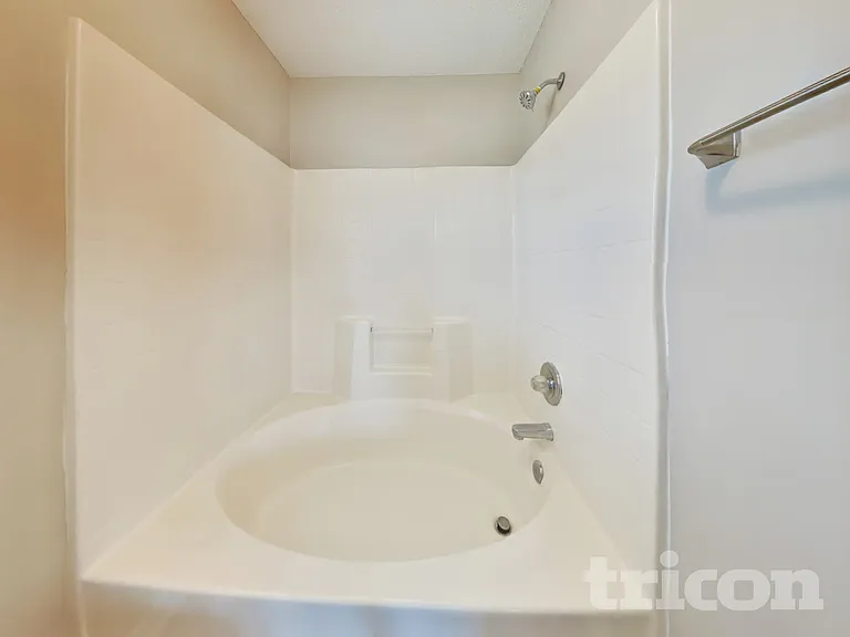 5169 Parkerwood Dr — Photo 9
