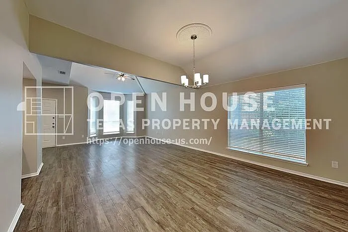 3604 Crestcreek Ct — Photo 9