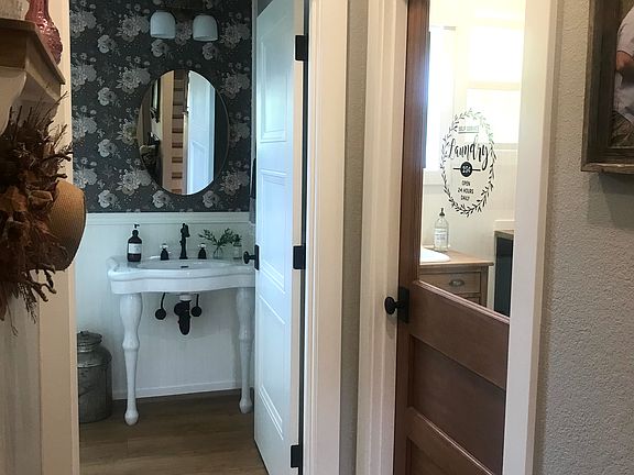 4th image of 34370 Hawk Hill Rd