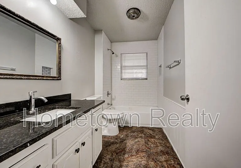 605 W Clarke St — Photo 34