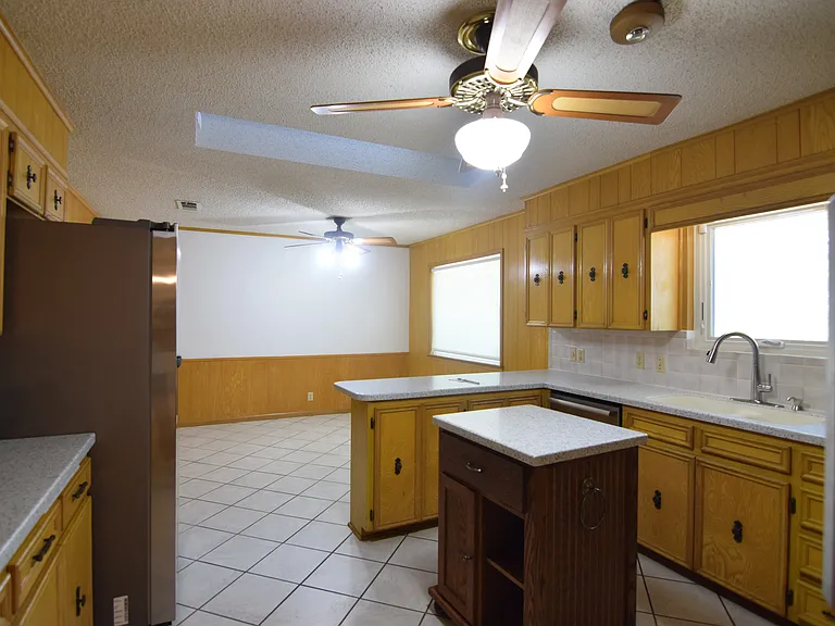 10920 Hartrick Bluff Rd — Photo 3