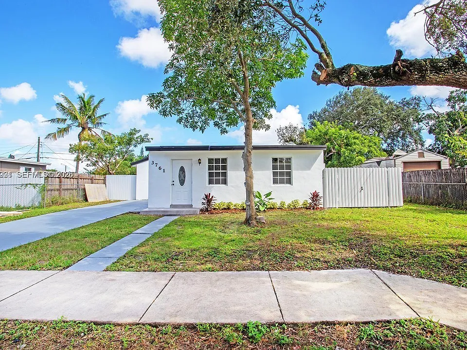 3761 SW 45th Ave