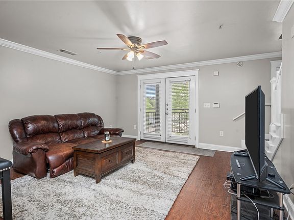 3rd image of 1725 Harvey Mitchell Pkwy S APT 622