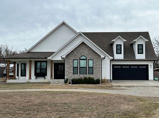 15605 New Lake Rd, Henryetta, OK 74437