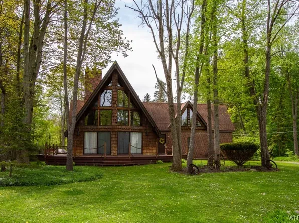 7302 Boston State Rd, Hamburg, NY 14075