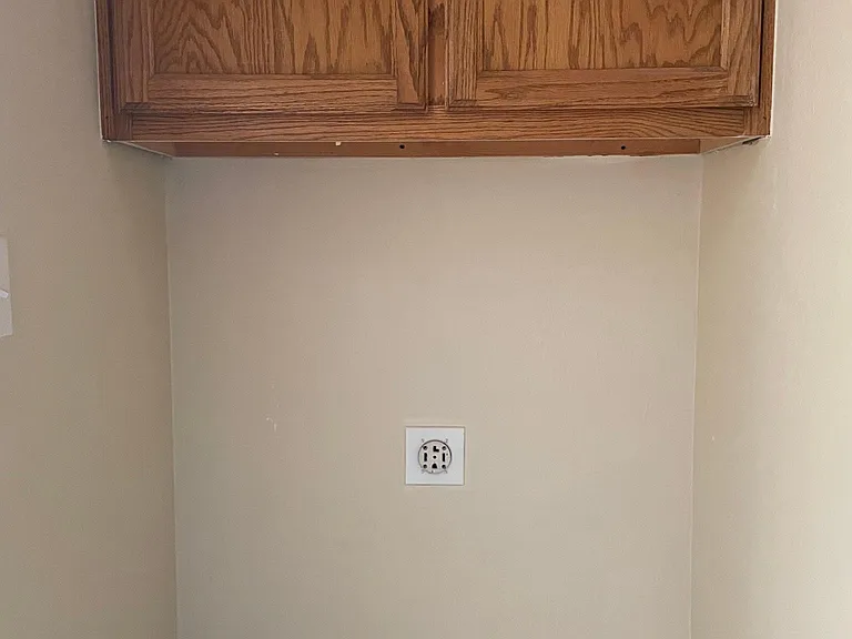 640 Redstone Ave — Photo 11