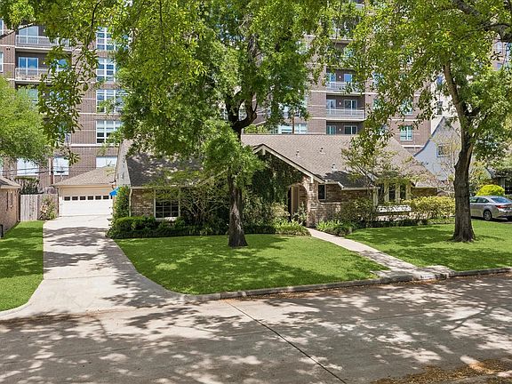 3rd image of 12610 Trail Hollow Drive