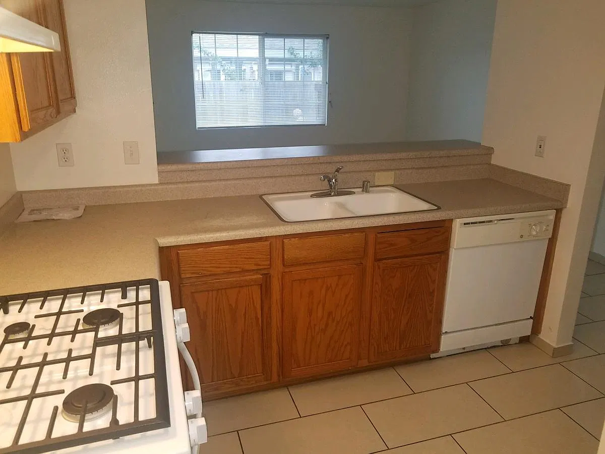 3 bed, 1.5 bath, 1200 sqft, $2,245 — Photo 4