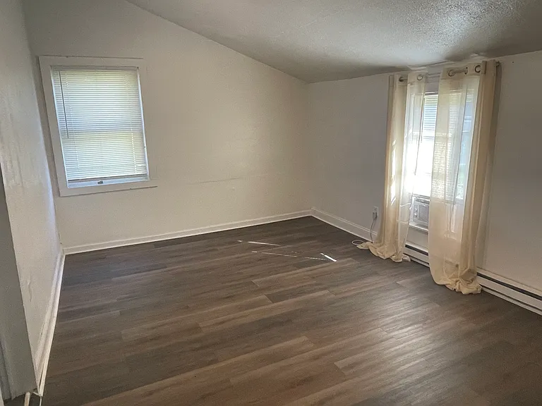 355 W Larwill St #B — Photo 4