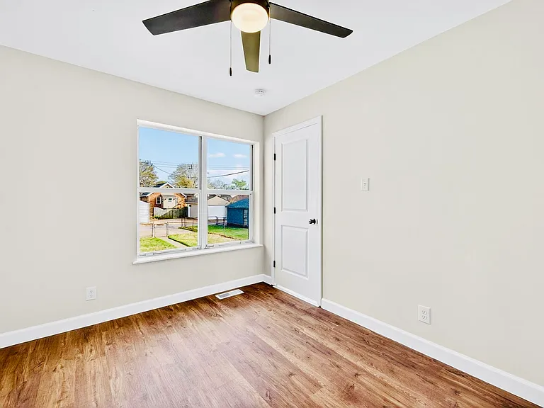 5322 Nagel Ave — Photo 2