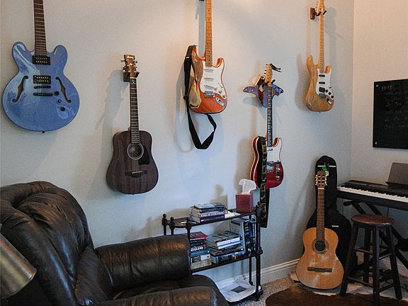 4th image of 623 Buckhead Cir