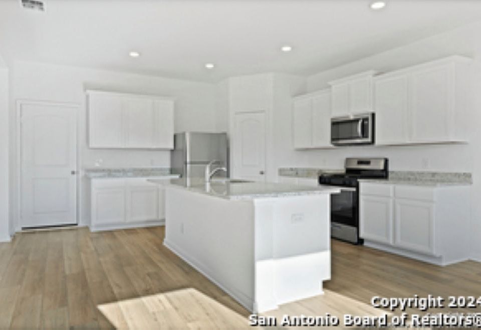 2nd image of 12103 Luckey Villa
