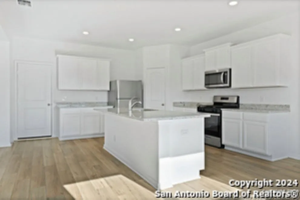 Building Photo - 12103 Luckey Villa
