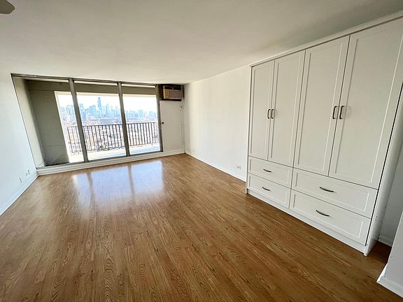 4th image of 1960 N Lincoln Park W APT 2205