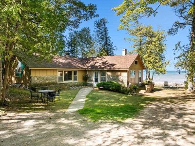 13209 Bay St, Charlevoix, MI, 49720