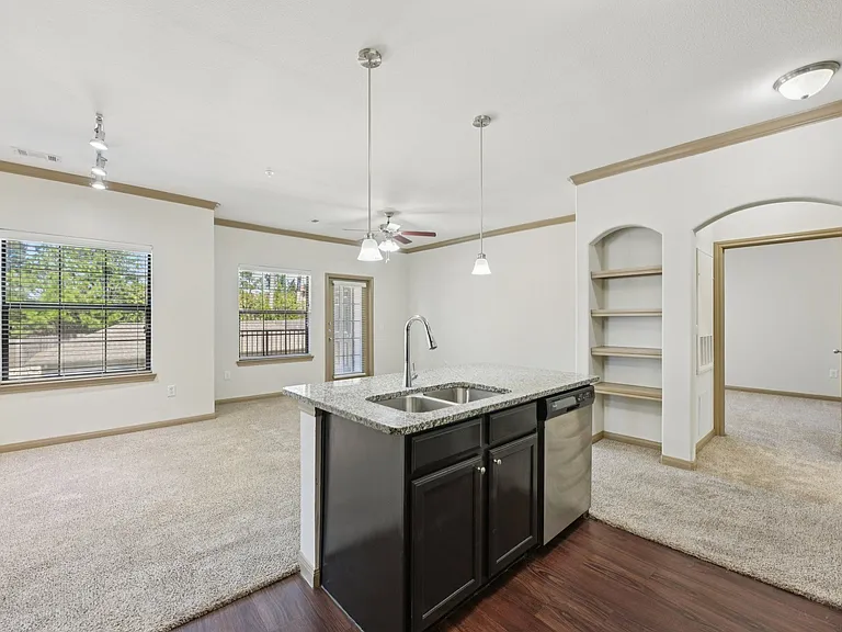 West Creek Apartments — Photo 14