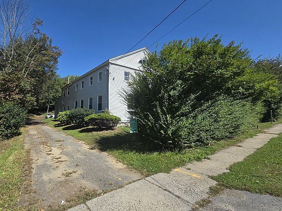 5th image of 684 Main St