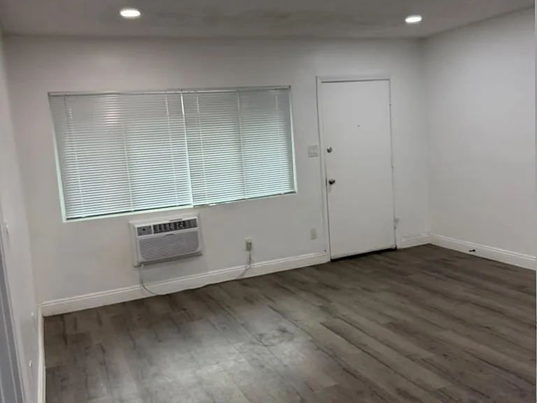 5732 5740 Sepulveda Boulevard 5735 #5739 — Photo 3