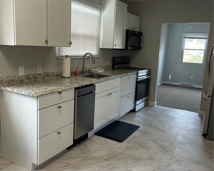 156 Shore Dr — Photo 1