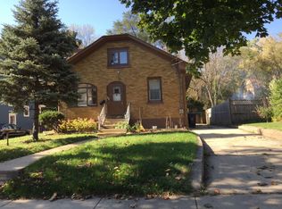 22 N Union St, Elgin, IL 60123