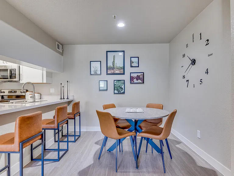 Villa Montana Apartments — Photo 48