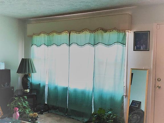 5th image of 2256 Robin Hood Dr