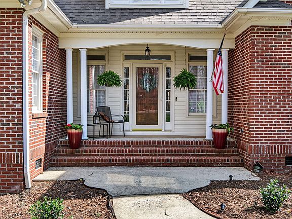 4th image of 228 Tamworth Dr