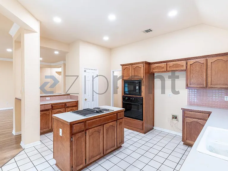1215 Timber Bend Dr — Photo 7