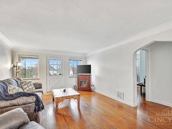 5th image of 3878 Biehl Ave