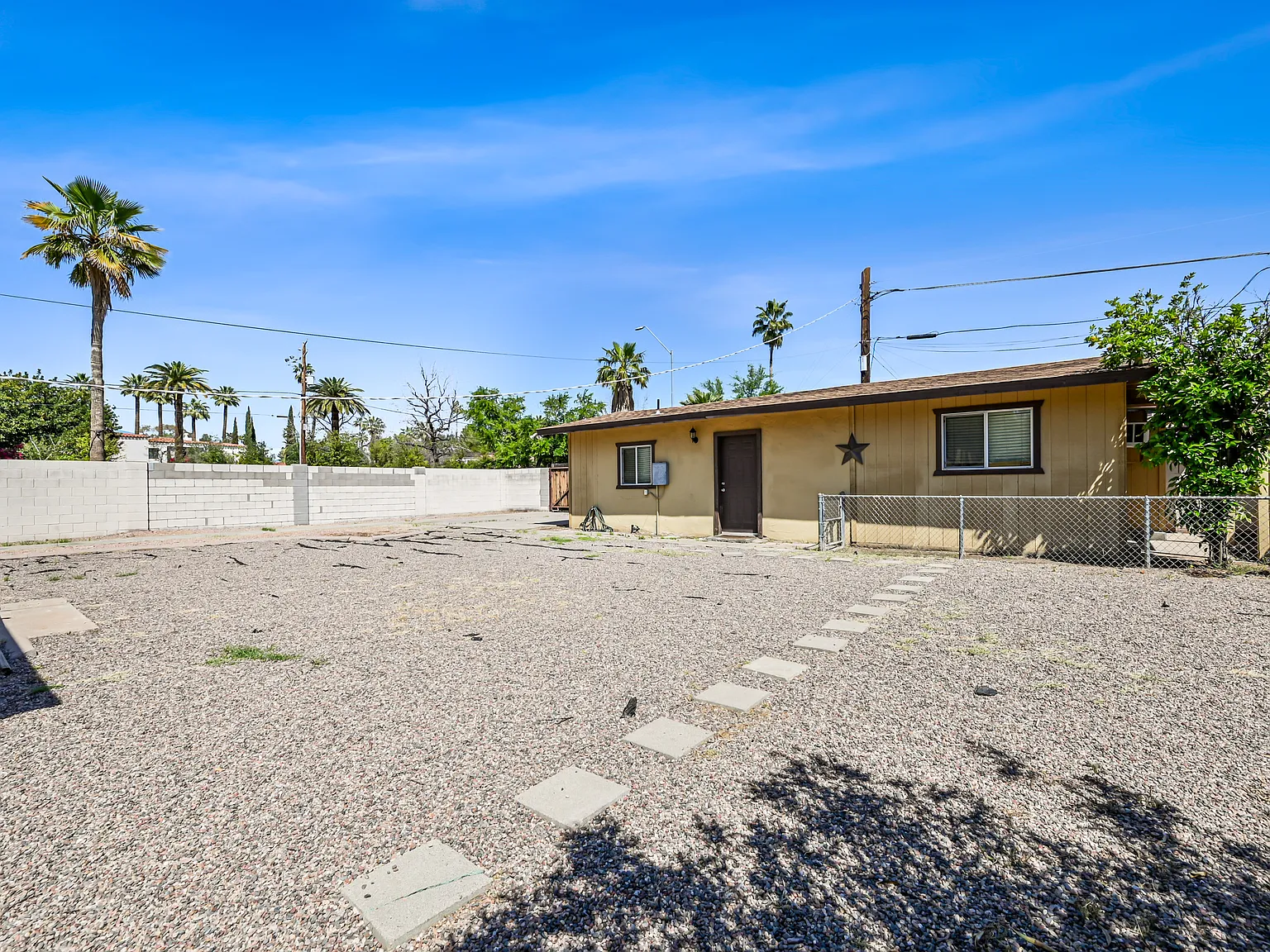 4 bed, 2000 sqft, $2,895 — Photo 4
