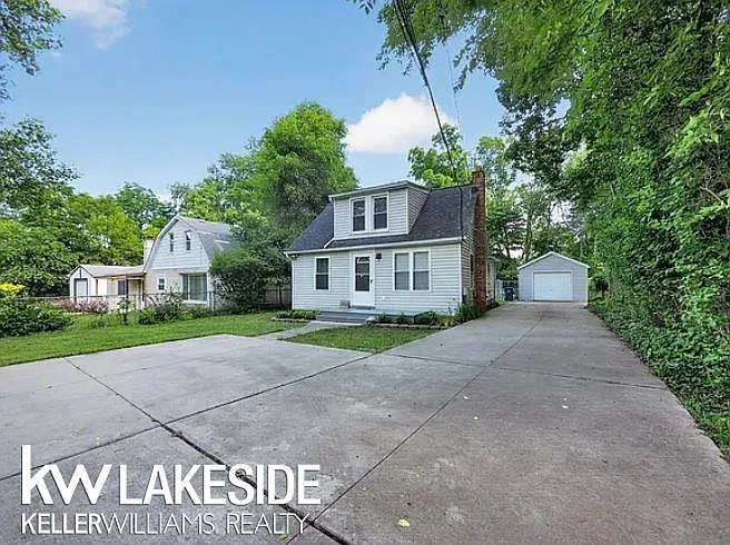 388 E South Blvd — Photo 11