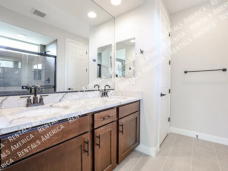 8817 W Luke Ave — Photo 37