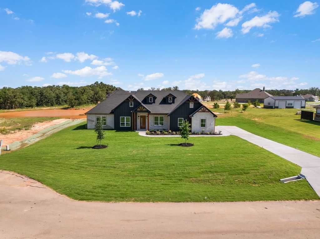 Apartment in Springtown, Parker County - View 2