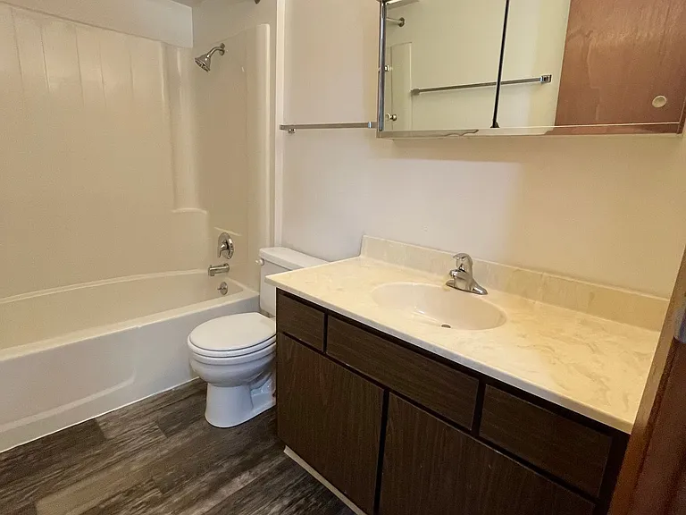 3505 S Hawthorne Ave — Photo 13