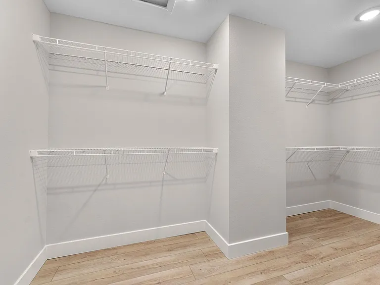 2191 W Parkview Ave — Photo 16