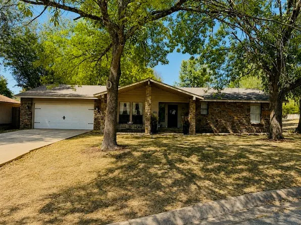 2740 E Golden Oaks Dr, Fayetteville, AR 72703